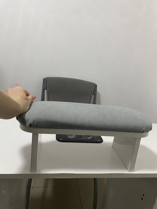 Маникюрный стол с встроенным пылесосом