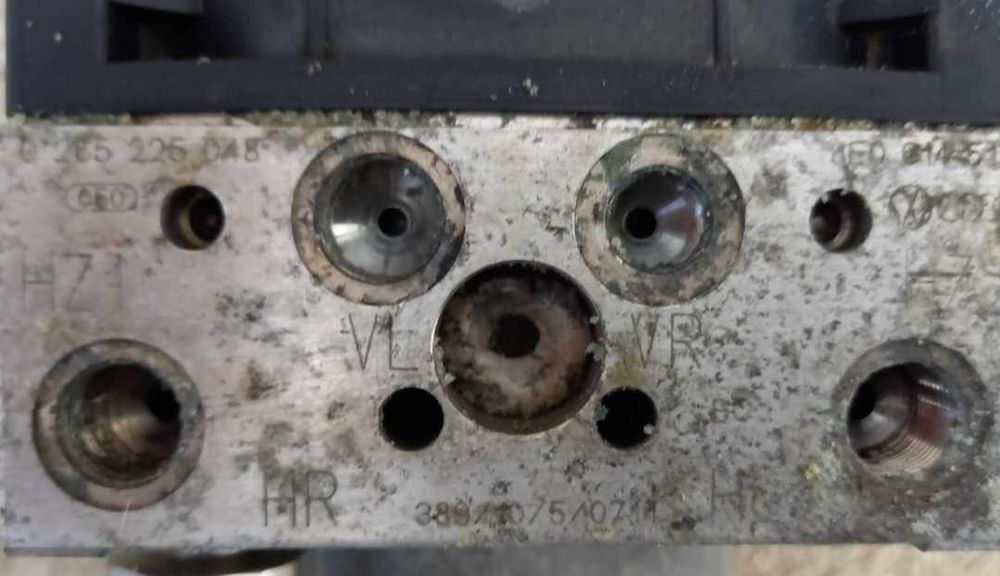 Pompa ABS Audi A4 B6 Benzina 2.0 din 2001 motor ALT cod piesa 8E001451