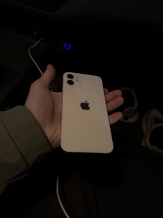 В продаже айфон 12