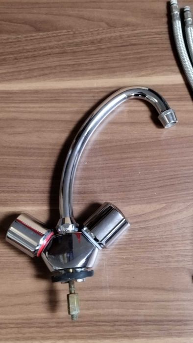 Батерия -  стоящ смесител за мивка с два крана Vidima Ideal Standard