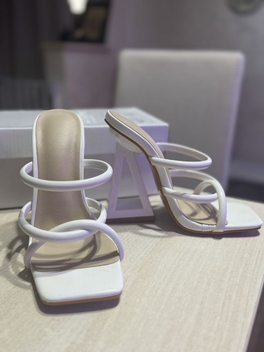 Papuci cu toc  marinea 35 Noi