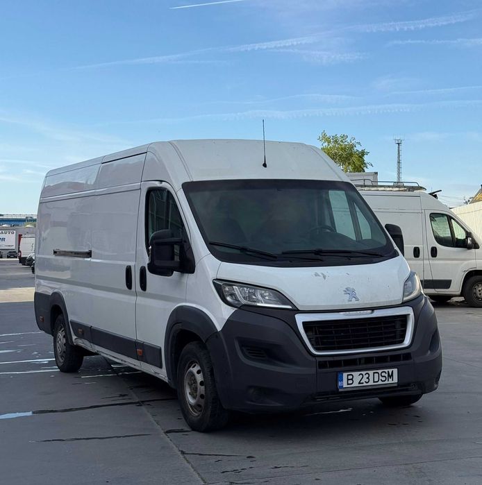 Închiriez duba/dube autoutilitare eSprinter full  electric , minivan, microbuz 7 8 9locuri 8+1 locuri fara sofer