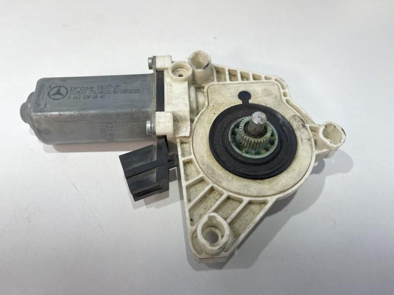 Motoras macara geam dreapta fata a1698201842 Mercedes-Benz B-Class W2
