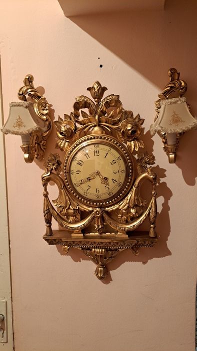 Ceas cu pendul de perete vechi