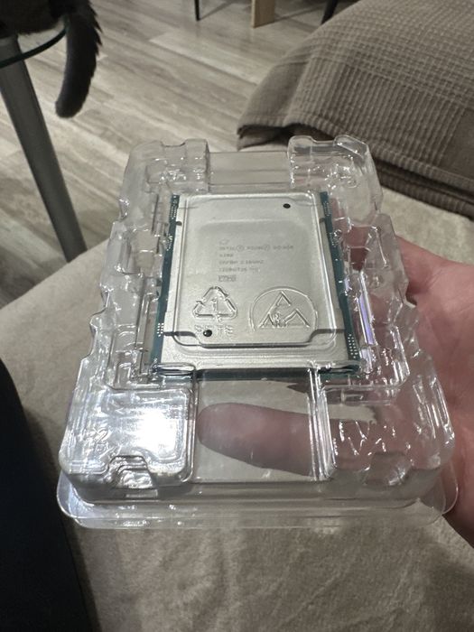 Vand procesor xeon nou