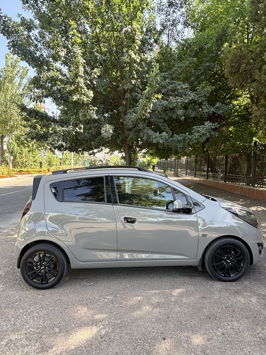 Spark avtomat sotiladi narda grey