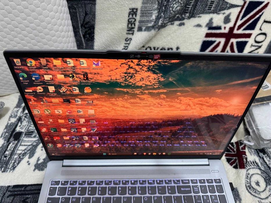 Laptop Lenovo IdeaPad Slim 5 16IAH8 cu procesor Intel® Core™ i5-12450H