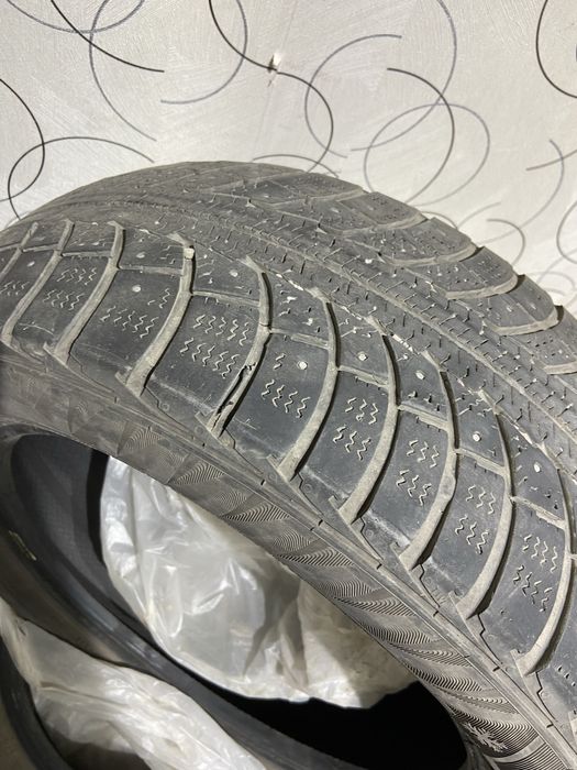 Шины зимные с шипами продам срочно