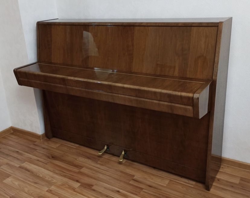 Продается пианино Petrof