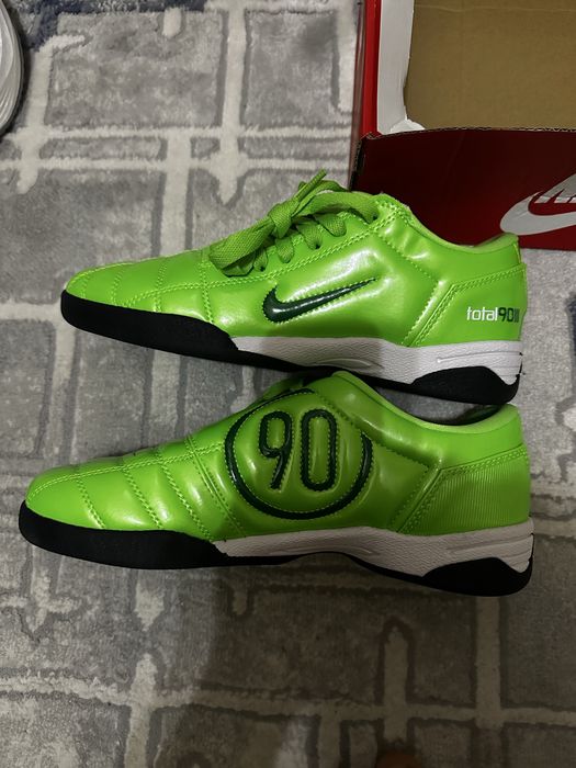 Nike Total 90 TF — стиль и комфорт на поле