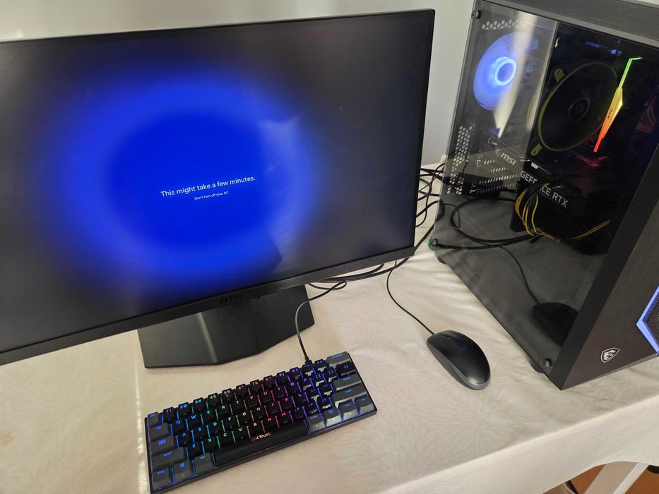 Gaming PC MSI Procesor Intel i9 11900F 16 GB DDR4 RTX 3050 512 SSD + Monitor MSI 180hz 27 inch 2K