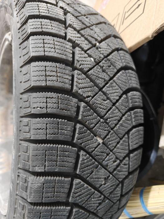 Резина зима Pirelli ice zero F с дисками r16