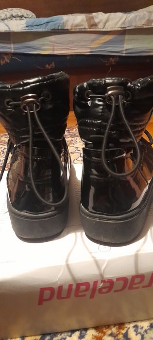 Черни юношески боти