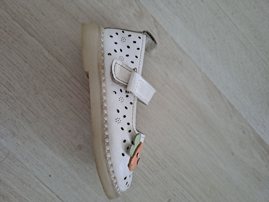 Продам детские сандалии