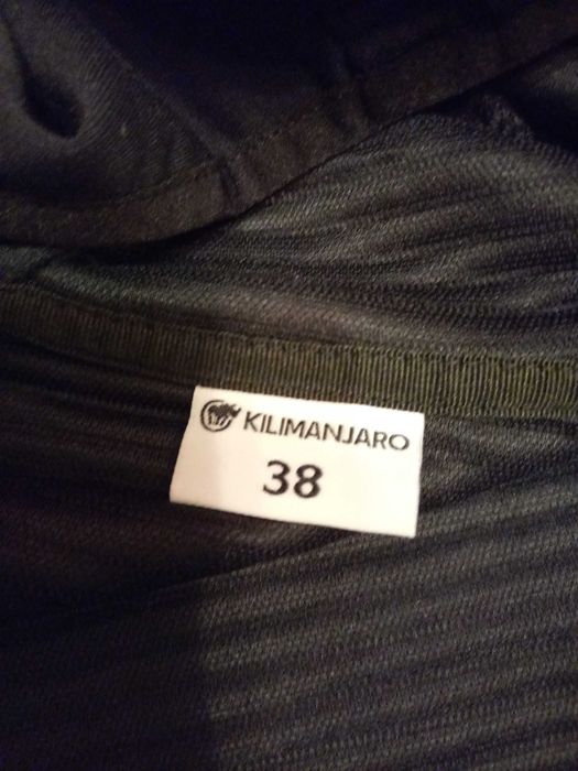 Продавам чисто нов дамски суитчър.