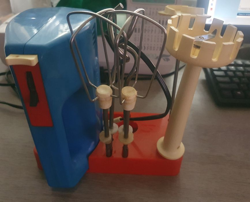 Соковыжималка, миксер.