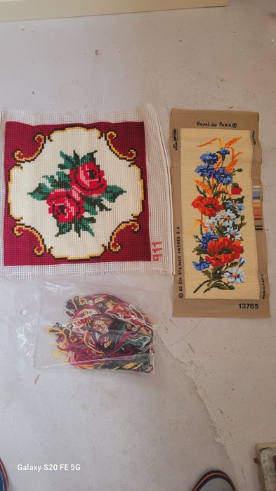 Декоративна винтидж  златиста дамска чанта и ръкавици