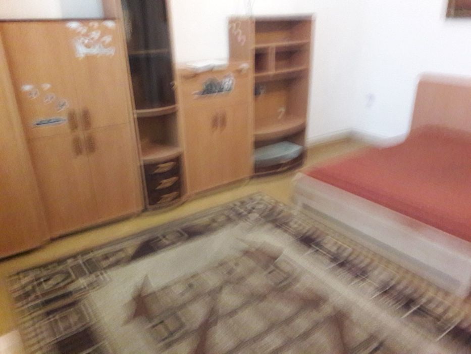 Închiriez garsonieră cf1 decomandat Str Școlilor zona Piața Microhală