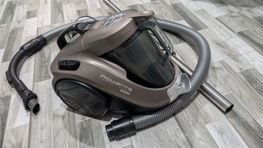 Aspirator Rowenta cu fir – puternic, funcționează perfect