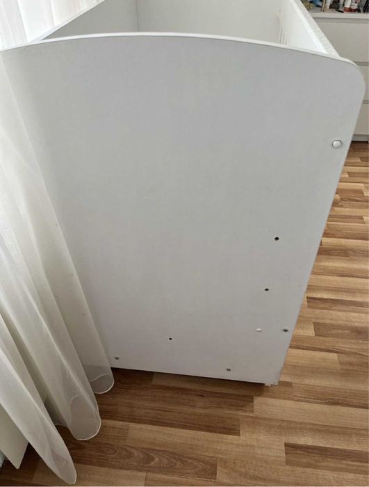 Детско дървено легло с решетка и матрак