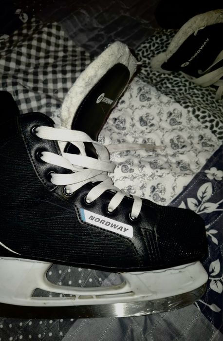 Продам коньки хоккейные (для катание)