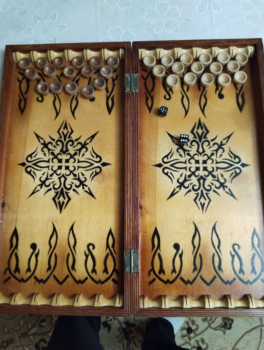 Шахматы, нарды 3 в одном, новые.