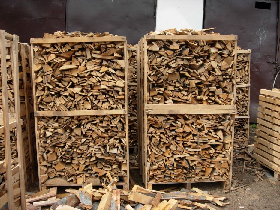 Deșeuri de brad  și lemn tăiate la dimensiune