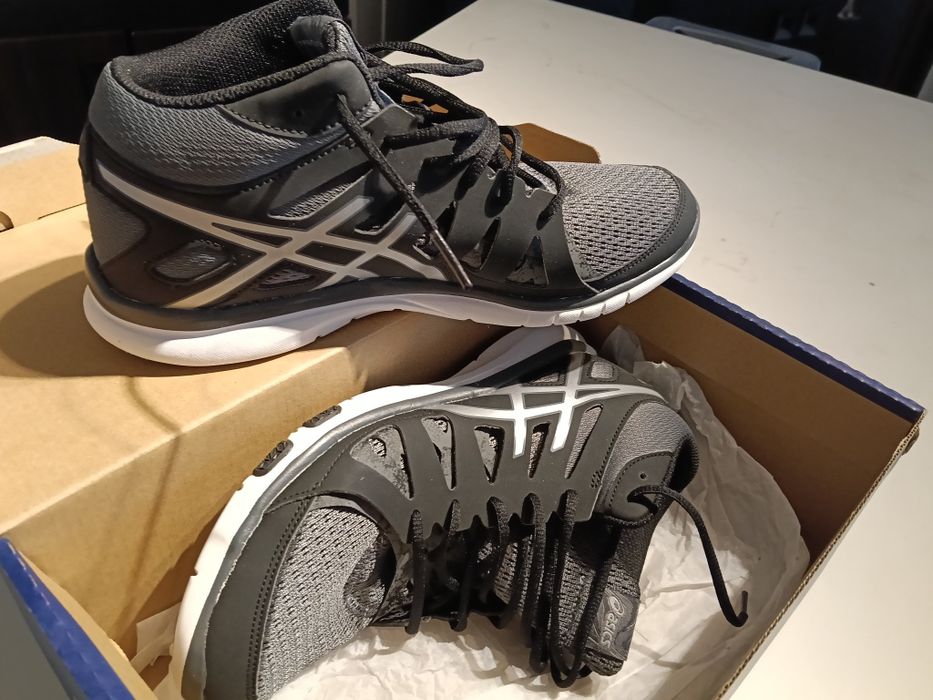 Adidași asics noi