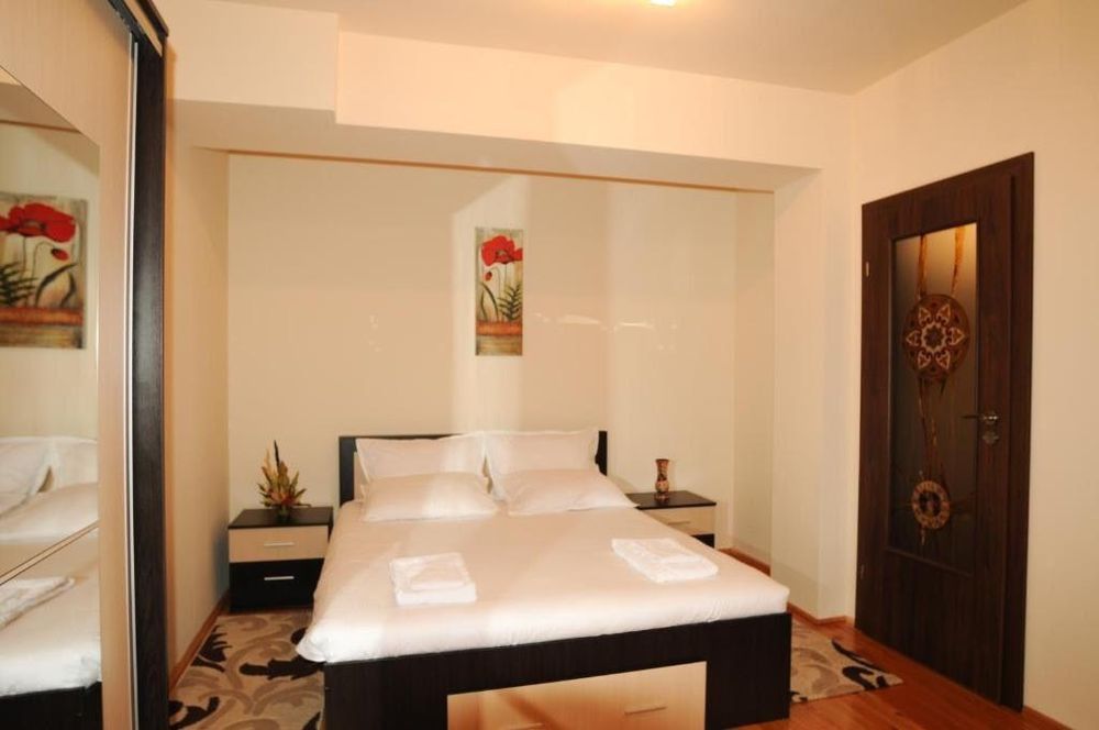 Apartament 3 camere decomandat, etaj 1, Brașov - Centrul Istoric