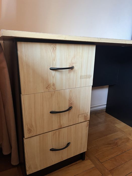 Birou din lemn (negru si maro)