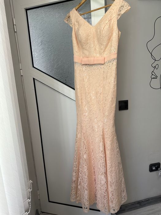 Официална рокля с дантела