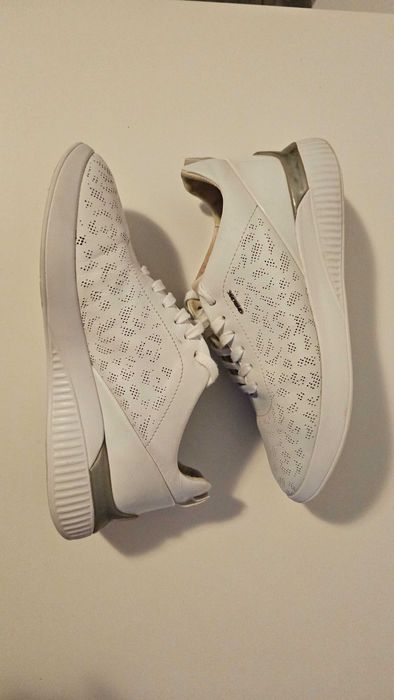Geox albi, marimea 37 EU, 7 US, 4UK