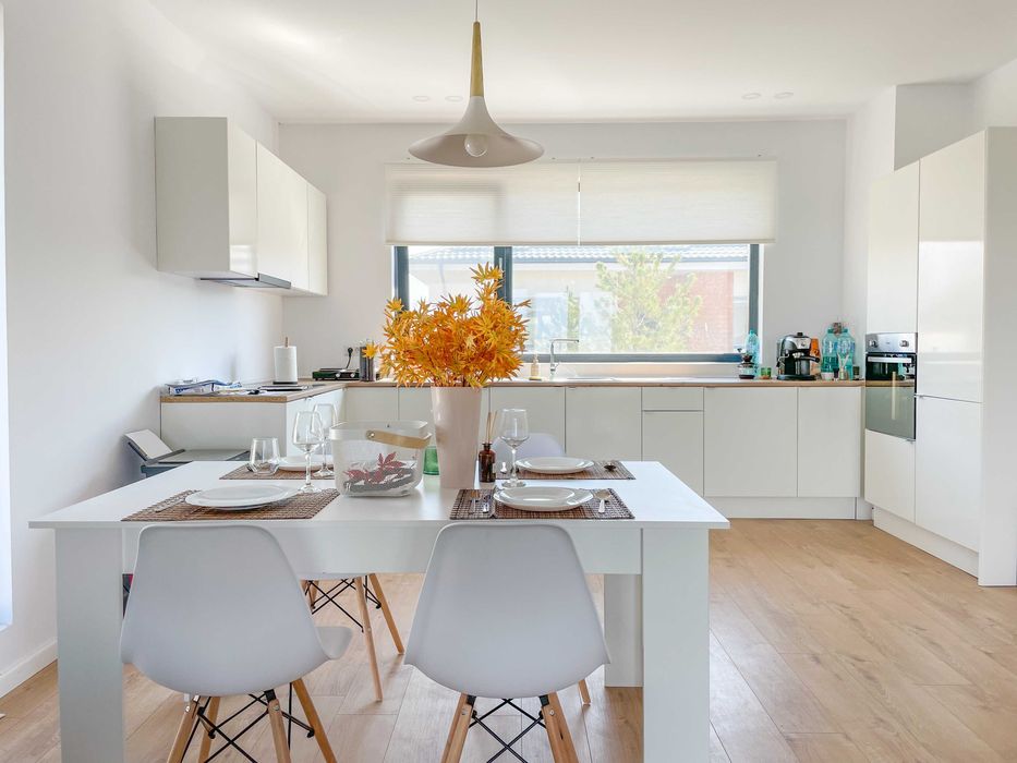 Vila individuala - Tunari - 4 camere - 2 bai - 100mp – 330 mp teren.