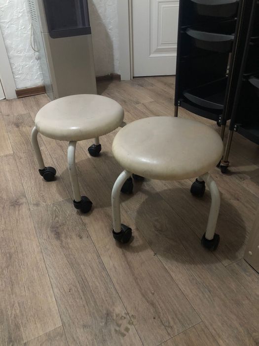Стулья для педикюра