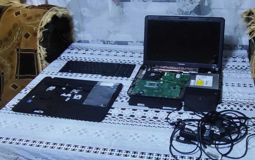 продам ноутбук на запчасти
