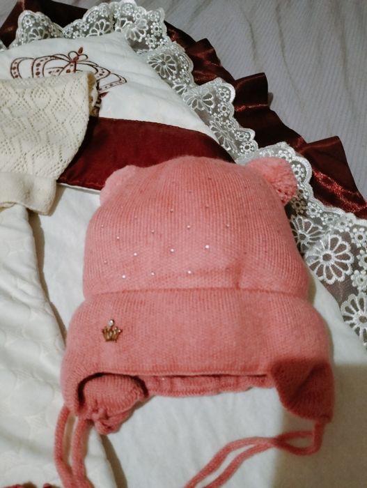 Зимняя шапка очень теплая для девочки!