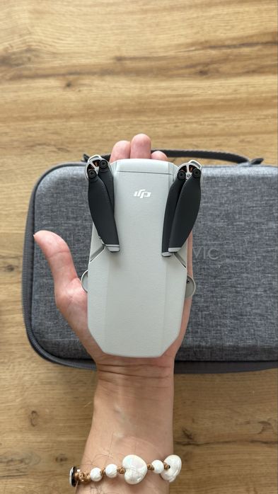 Продаю дрон DJI Mini 2 в отличном состоянии.
