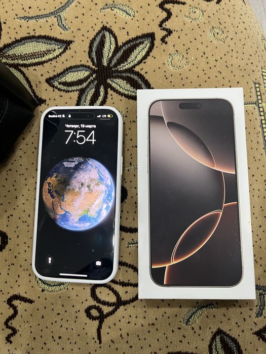 Продаю Айфон 16 про макс