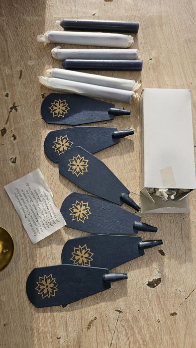 Carusel-piramidă craciun pictat manual cu lumânări