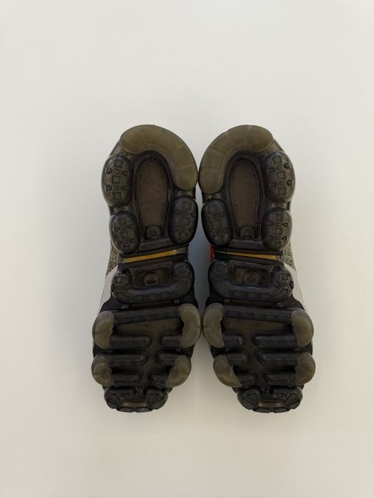 Nike Air VaporMax Moc 2 Neutral Olive Habanero Red