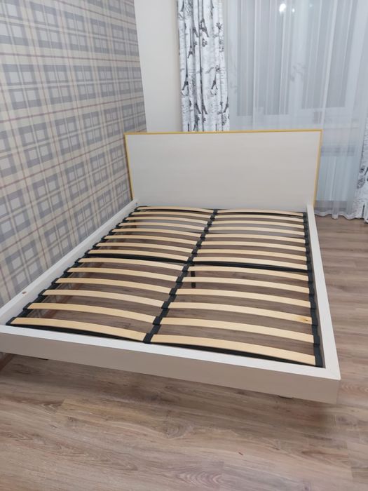 Кровать почти новая