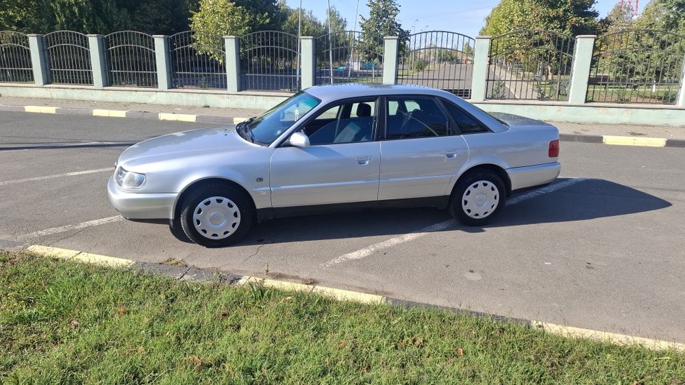Audi 100 A6 C4 1995 vehicul istoric