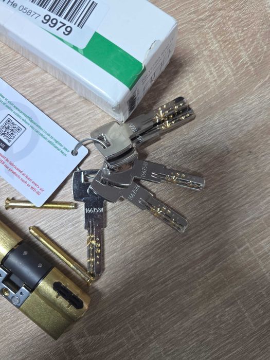 Butuc Încuietoare de usa cu Spectre din alamă, 40 mm (rotație) / 40 mm (cheie) (80 mm), cu cilindru de ușă