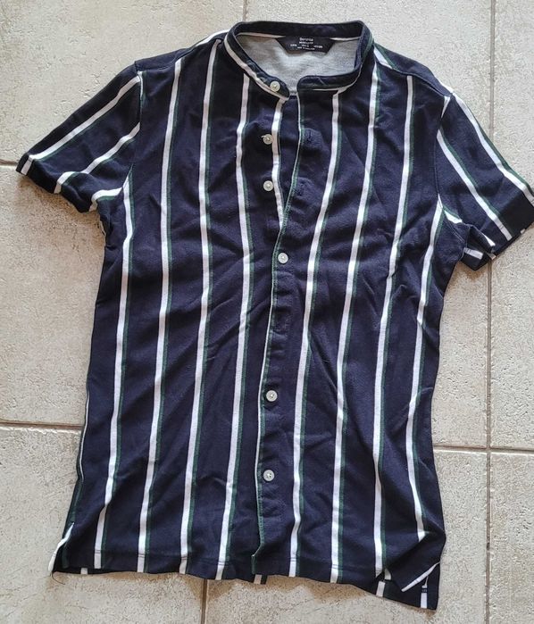 Vand 2 camasi Bershka ,marimea S