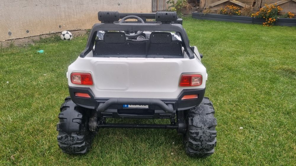 Детский электромобиль