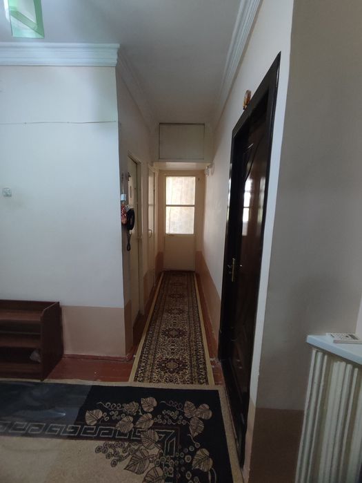 Продаётся 4-ёх комнатная квартира в центре города Карши