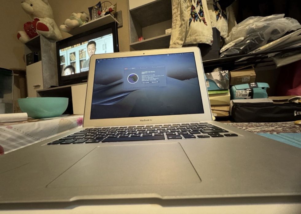 MacBook Air 13” Early 2015 в отличном состоянии.