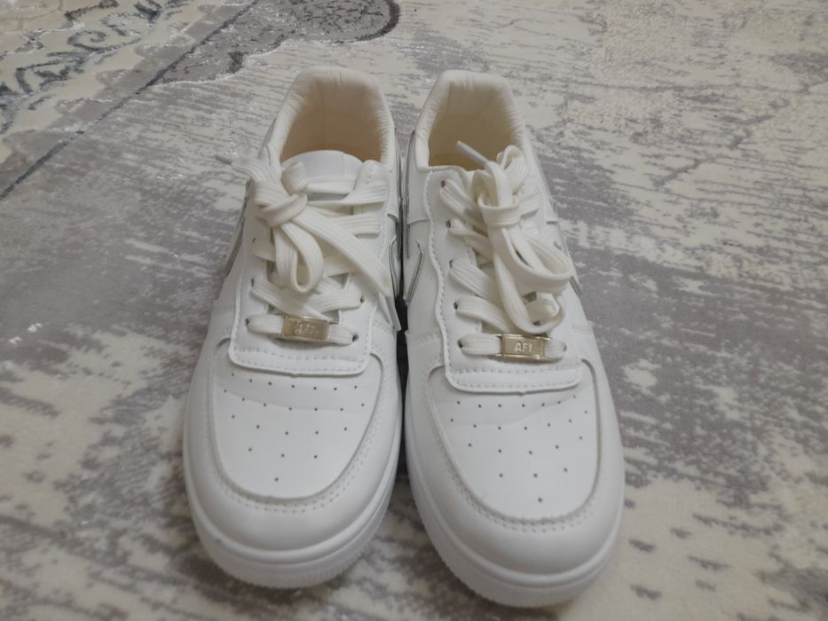 Nike кроссовки новые