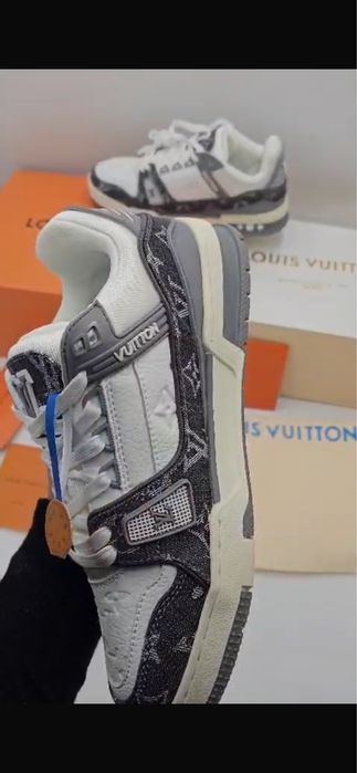 Adidasi LV noi nepurtati toate marimile 36-45 cu cutie si saculet