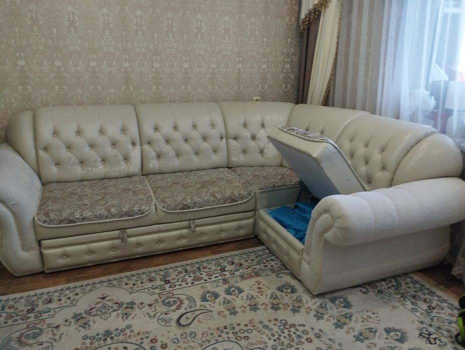 Продам диван угловой 2.8 *1.7